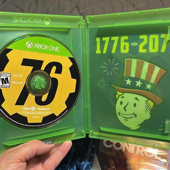 #177-(XBOX ONE)Fallout 76 Tricentennial Edition disc no scratches,photos w/flash - Picture 6 of 6
